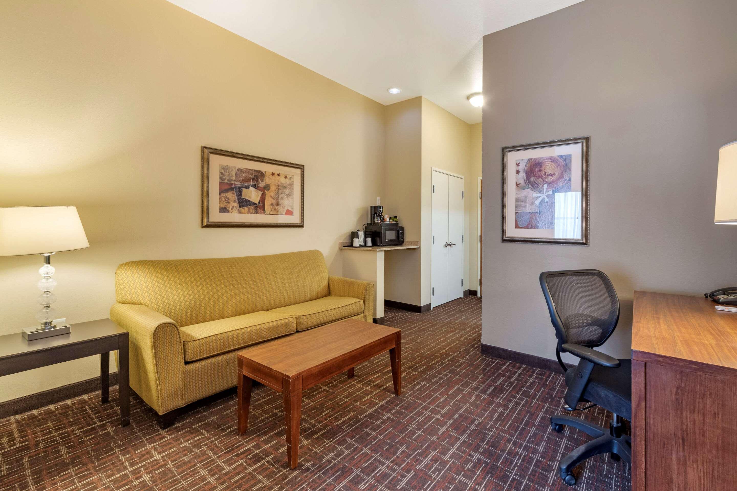 Comfort Inn & Suites Shawnee North Near I-40 Eksteriør billede