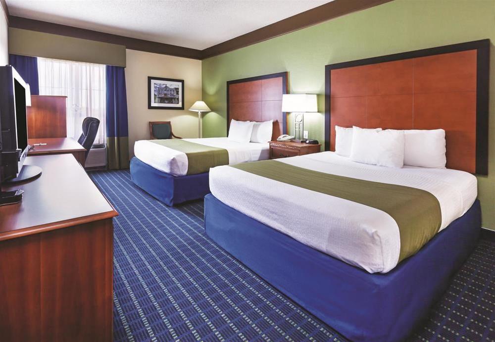 Comfort Inn & Suites Shawnee North Near I-40 Eksteriør billede