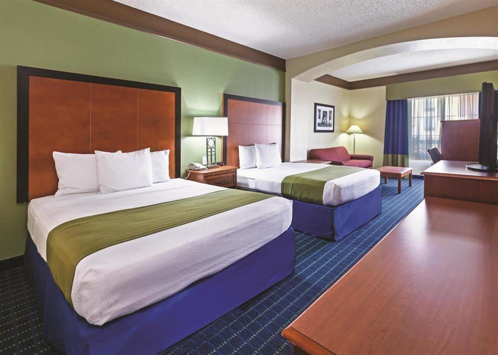 Comfort Inn & Suites Shawnee North Near I-40 Eksteriør billede