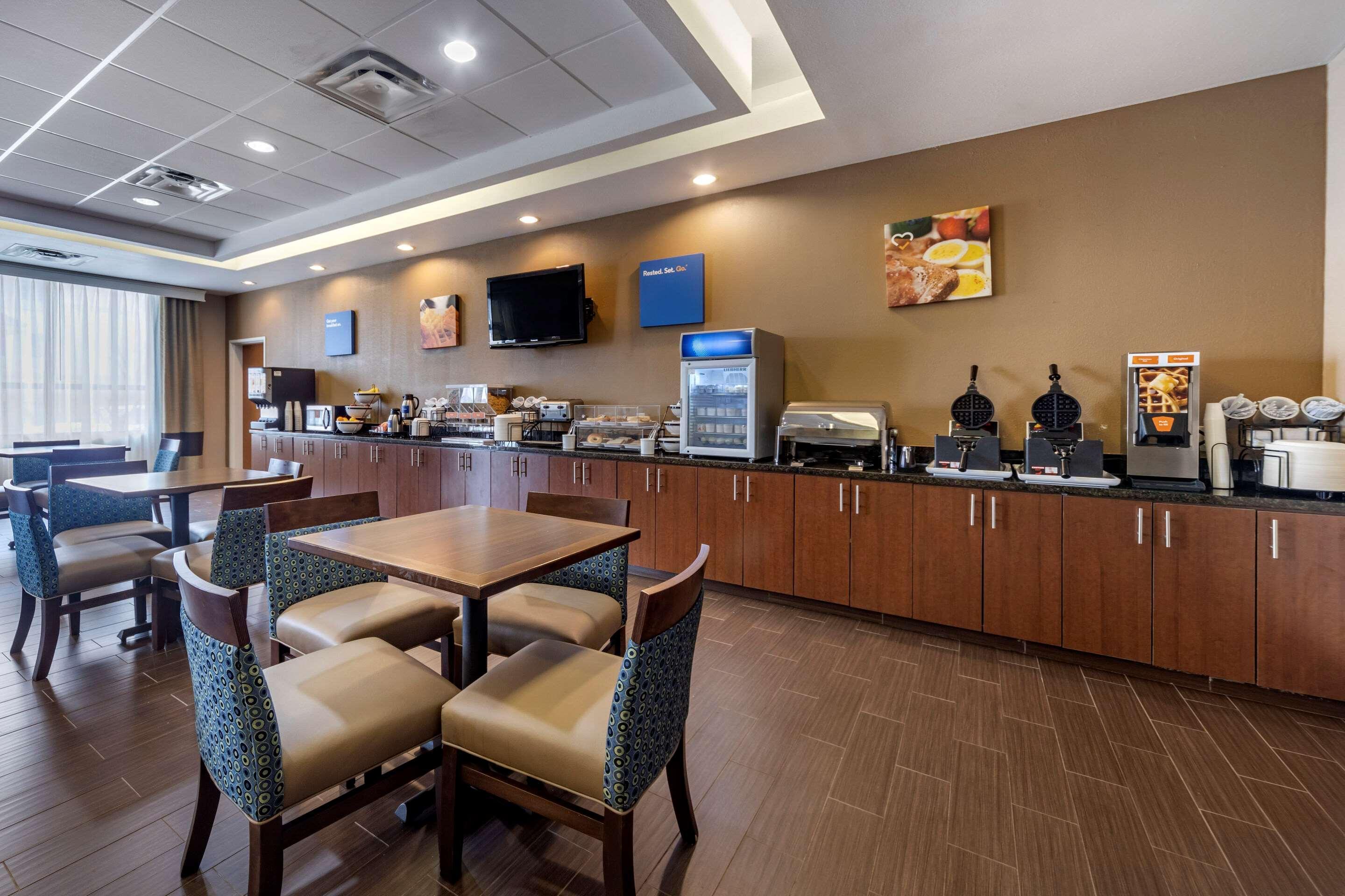 Comfort Inn & Suites Shawnee North Near I-40 Eksteriør billede