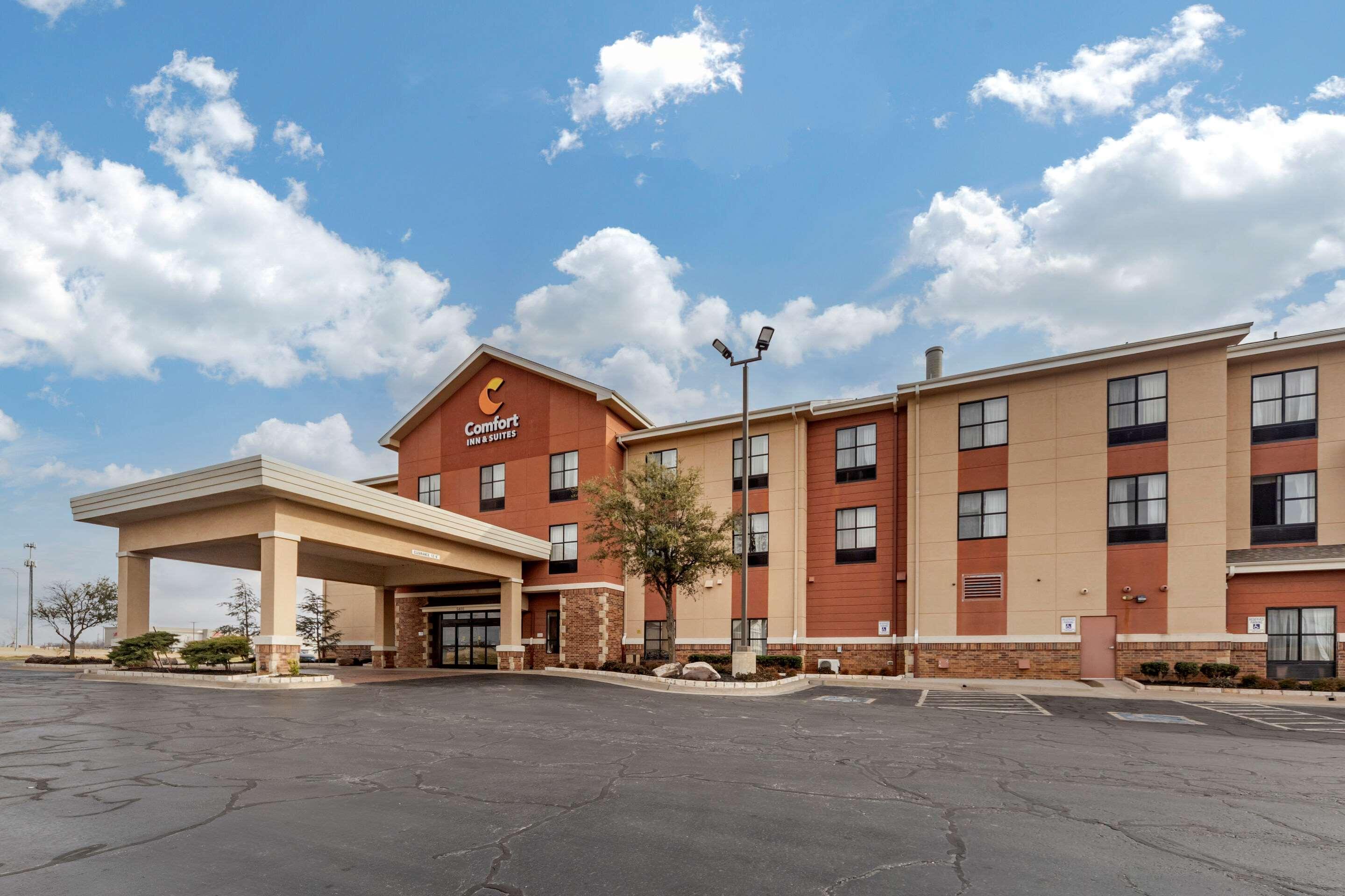 Comfort Inn & Suites Shawnee North Near I-40 Eksteriør billede