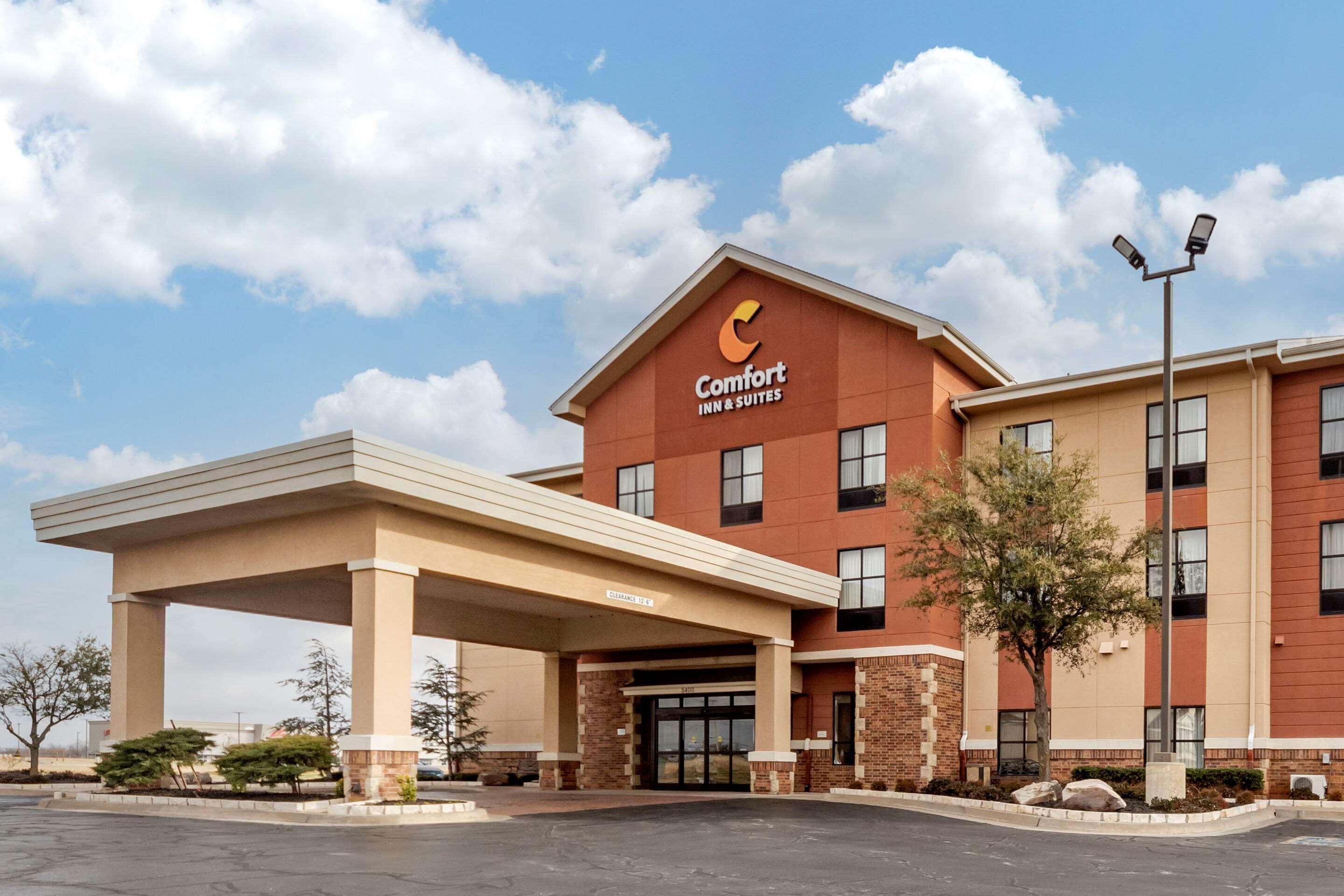 Comfort Inn & Suites Shawnee North Near I-40 Eksteriør billede