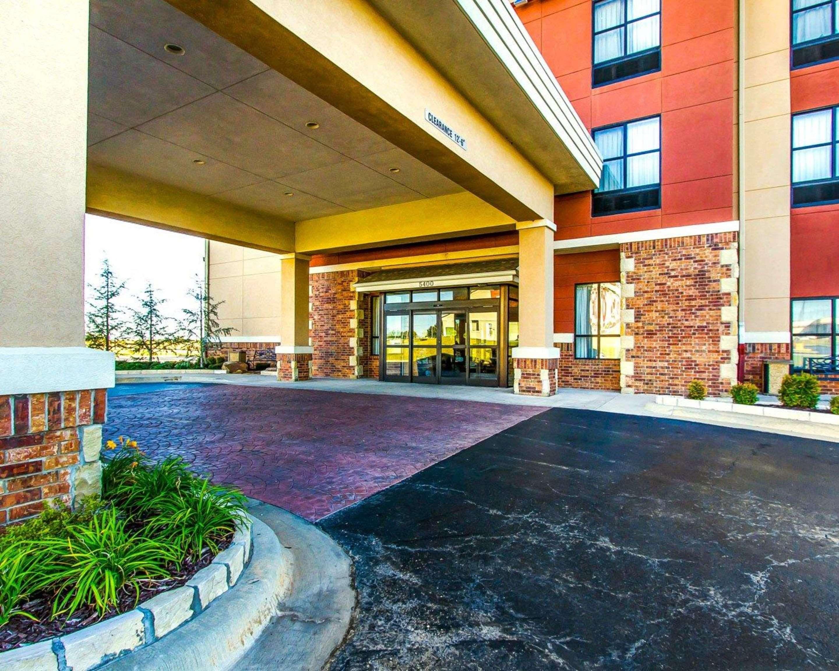 Comfort Inn & Suites Shawnee North Near I-40 Eksteriør billede